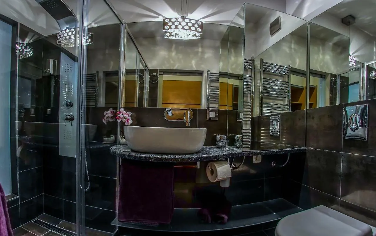 Room 4 Two Fiume
