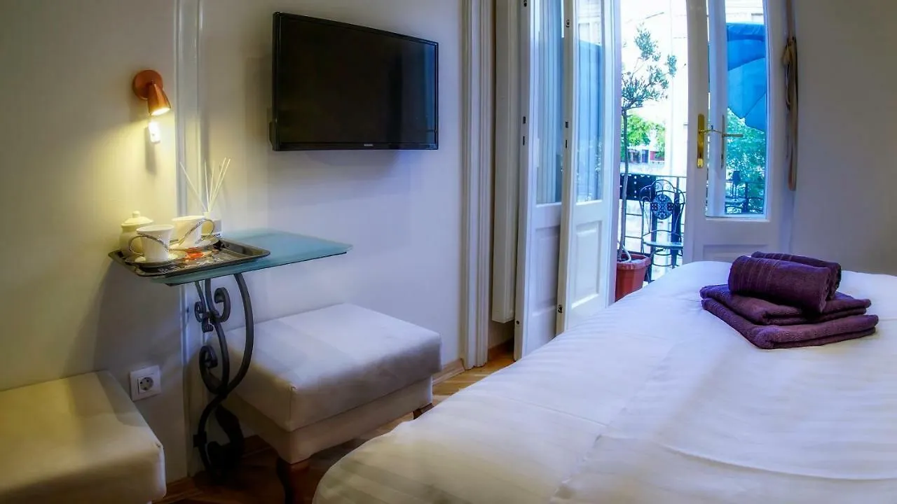 Room 4 Two Fiume 0*,